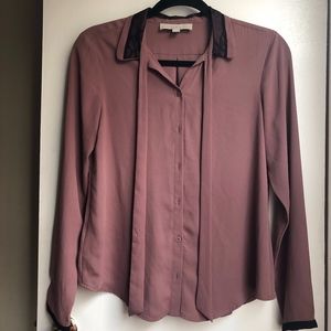 Loft (S) Button Down Neck Tie Blouse pink/black